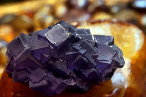 矿物晶体标本紫莹石的收藏和保养