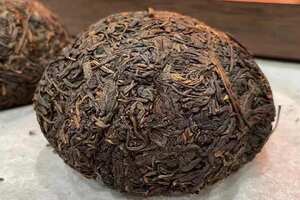 午饭后开一沱2000年金瓜贡茶
条索肥壮，有如橡筋茶
