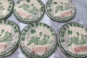2004年勐海老班章古茶园大树茶，老班章特制青饼，一