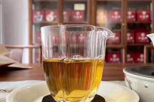 2022年易武大树茶，茶树生长地区生态环境较好，回甘