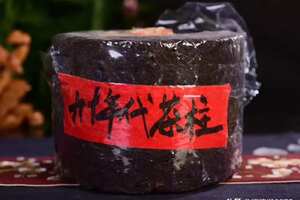 1997年香港回归纪念版，樟香味龙柱圆茶，2250克