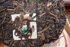 99年中茶绿印橡筋饼生茶。
橡筋茶是业界一种约定俗成