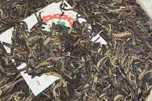 99年中茶水蓝印，勐海茶厂内飞绿印生茶。叶底均匀