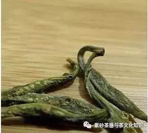 泡完的茶叶不要丢，仔细看能看出茶叶好坏