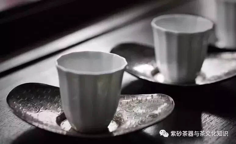 喝杯茶，愿你既能朝九晚五，也能心有天涯。