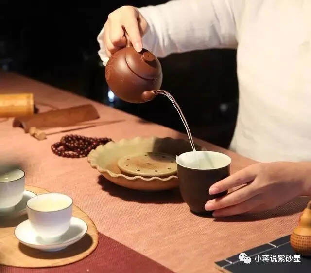 紫砂壶泡茶该怎么拿，其中又有哪些学问？