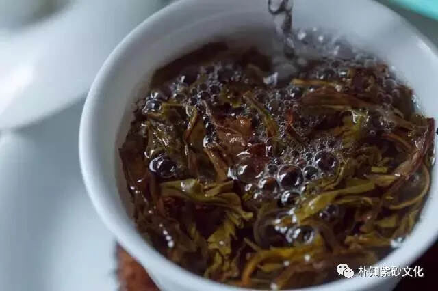 夏天热，越要喝热茶