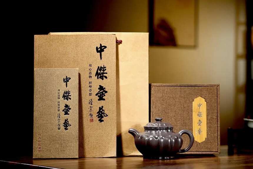 国工新品「筋纹掇只」极品高温天青泥 330cc作者：盛中杰