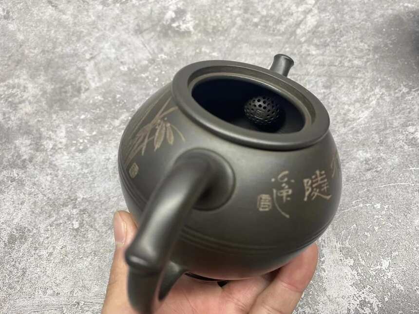 于洪霞·忘忧套组原矿底槽清还原烧壶350ml 陆逸舟饰