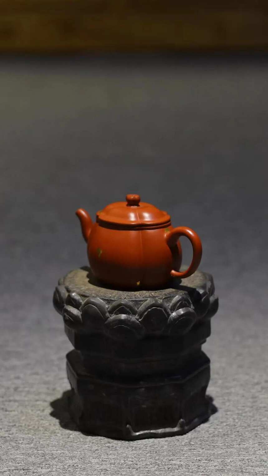 禅墩·唯信 原矿大红袍戗金（冰窖冷藏）容量：220c c范泽锋作品