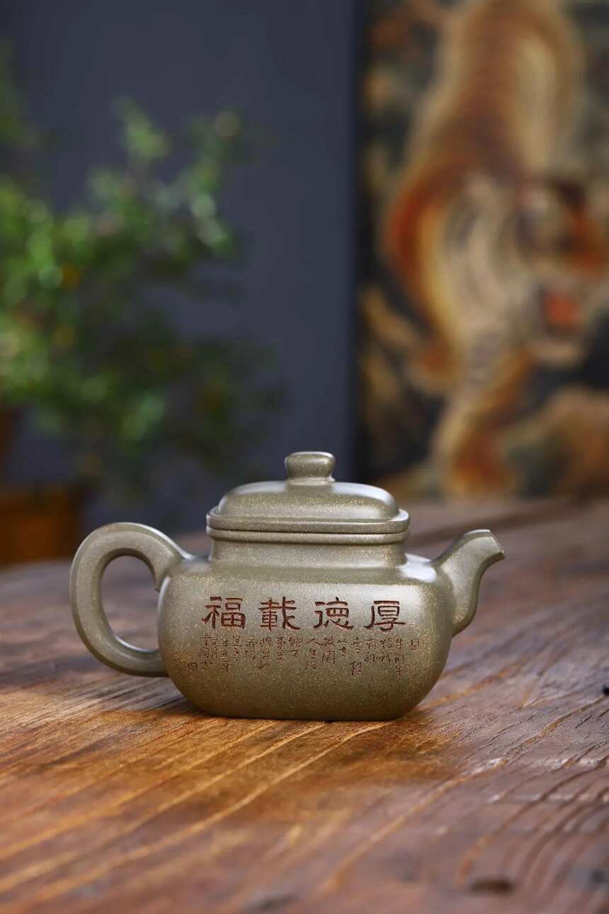 国工全美品推荐《大蕴德》极品蟹壳青380cc作者：谈燕飞