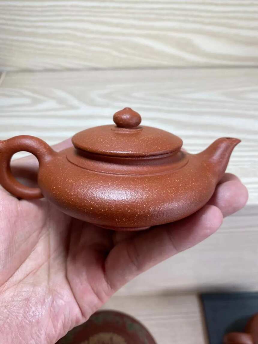 正高级工艺美术师顾勤老师作品《小扁樱》100cc，红降坡泥