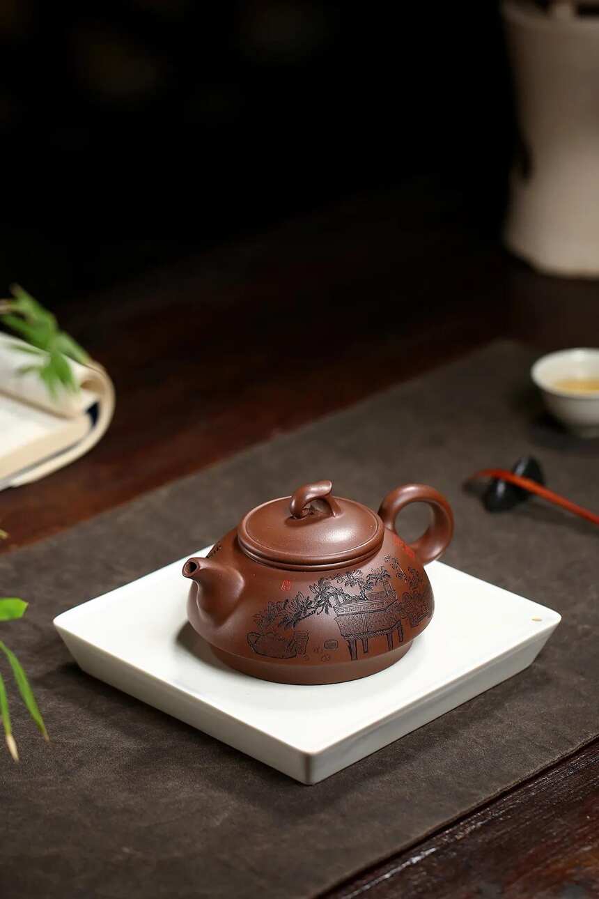 王芳老师作品，茗香壶泥料：一厂 文 革 泥容量：370cc