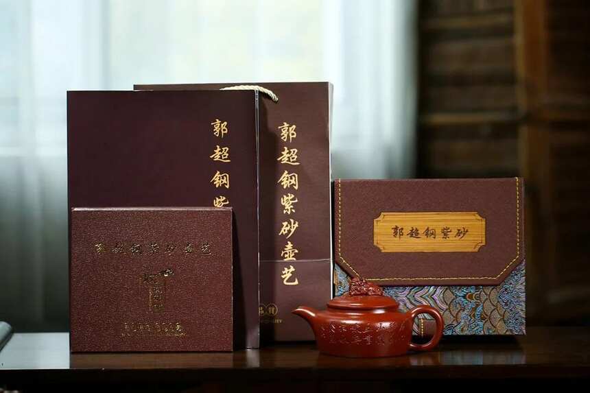 「狮尊」 泥料：黄龙山原矿紫朱泥 容量：450cc郭超钢