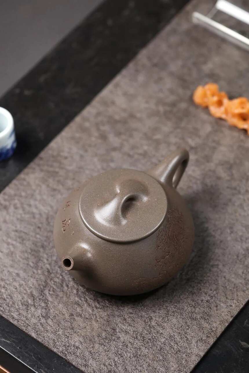 名称】虎啸「容量」350cc「泥料」天青泥「作者」范程丽