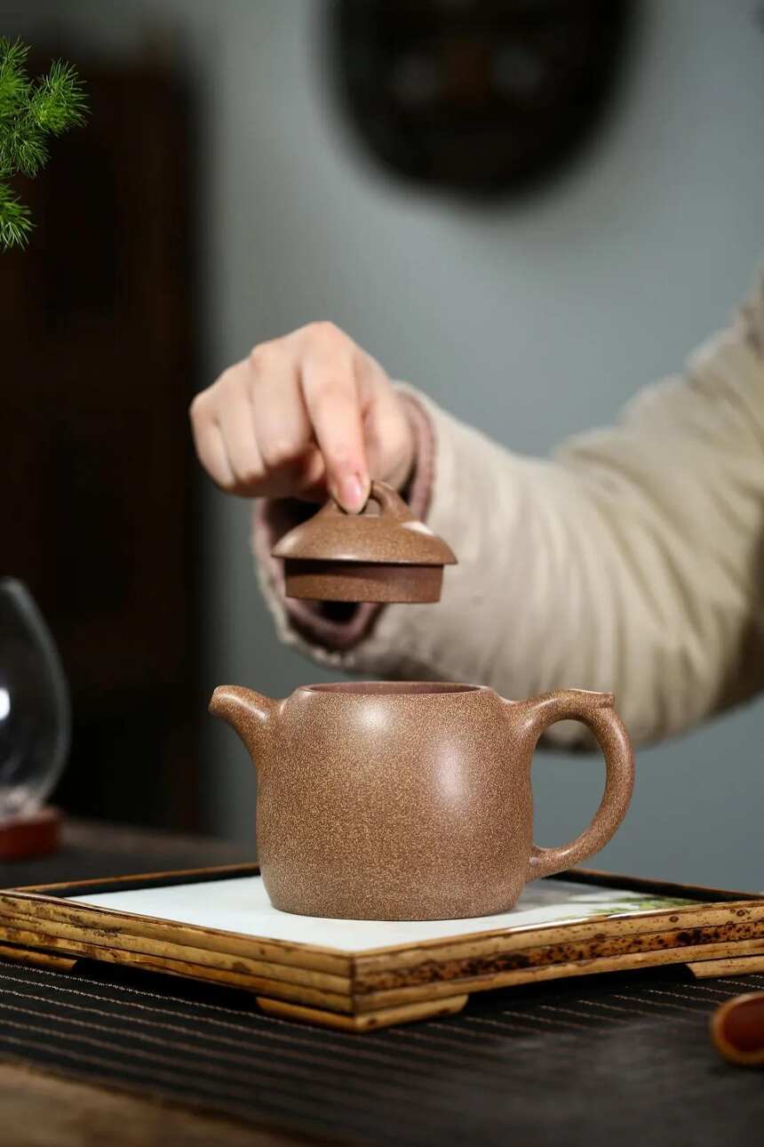 「秦权」范俊华（国助理工艺美术师）宜兴原矿紫砂茶壶