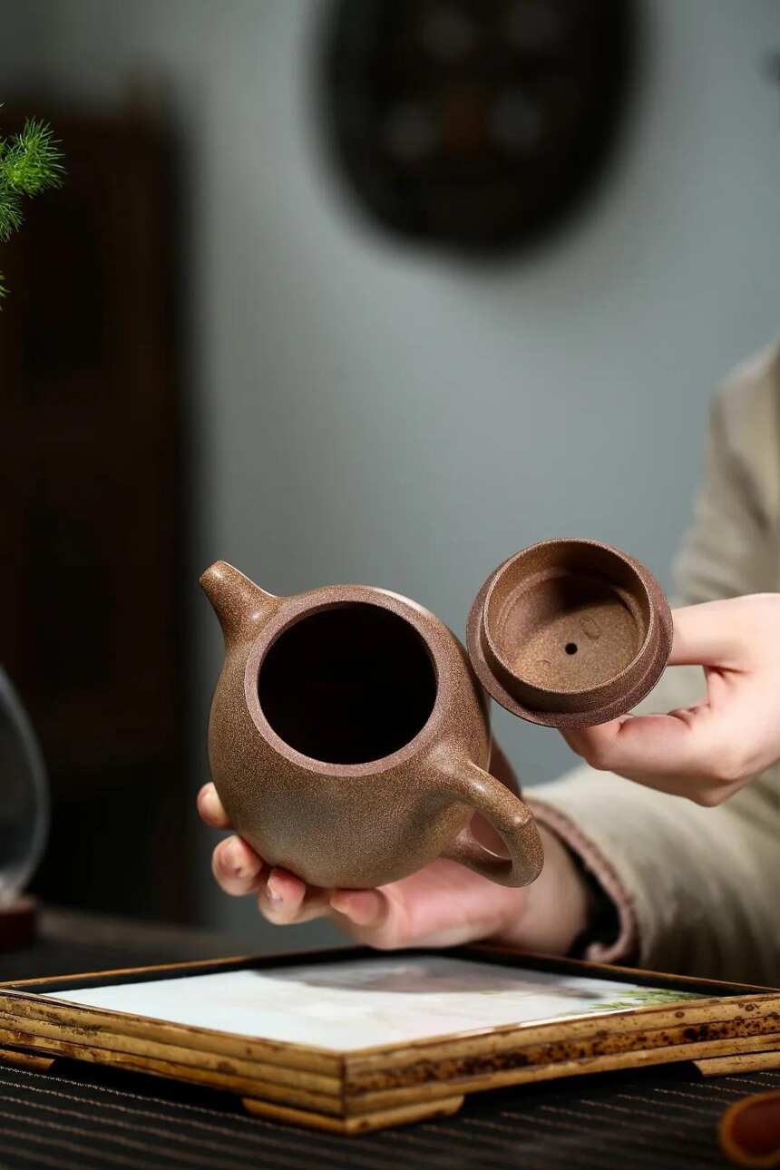 「秦权」范俊华（国助理工艺美术师）宜兴原矿紫砂茶壶