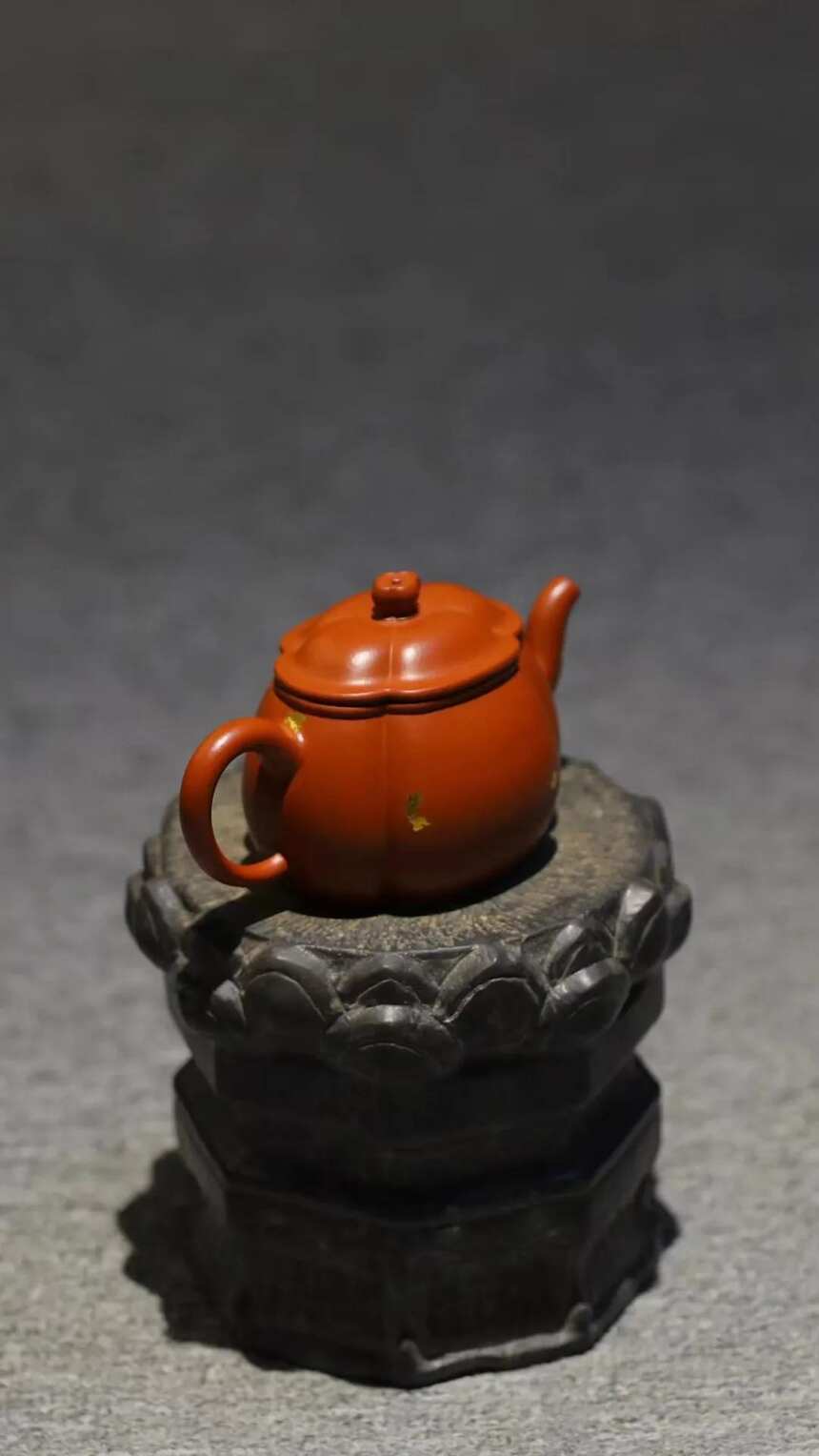 禅墩·唯信 原矿大红袍戗金（冰窖冷藏）容量：220c c范泽锋作品