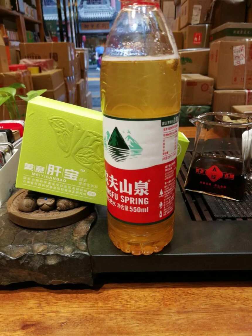 夏季，可以来一杯清凉好喝的冷泡茶