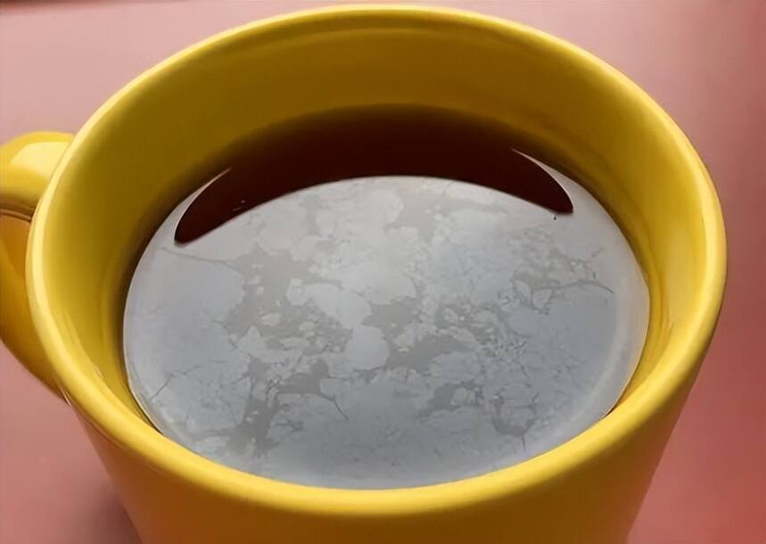 茶水表面有层膜，是茶脏了还是茶杯脏了？「醉品茶城」