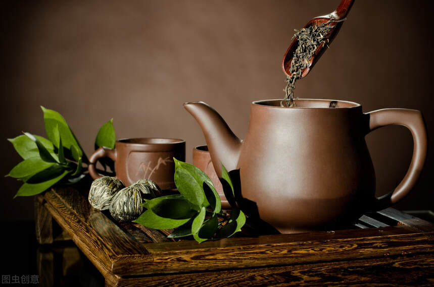 谁说泡白茶一定得用盖碗泡，学会这3招，紫砂壶也能泡出鲜爽茶汤