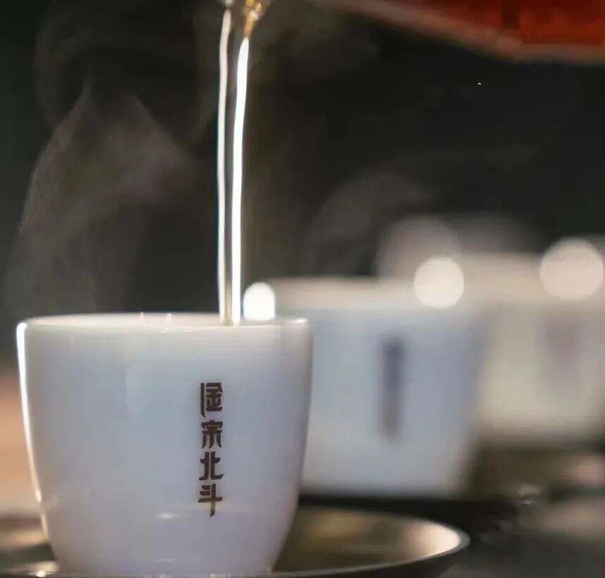 挑一间茶室，泡一杯明前