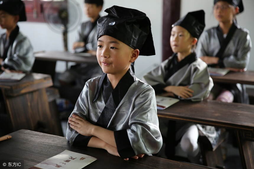 家里有小孩子，送去学国学还是送去学茶道？