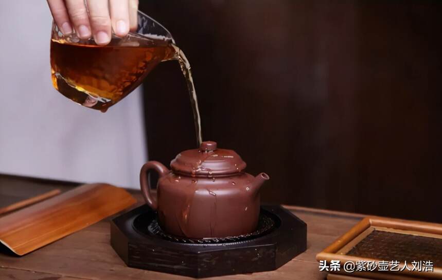 把茶汤水直接留在壶里包浆出得更快？大错特错