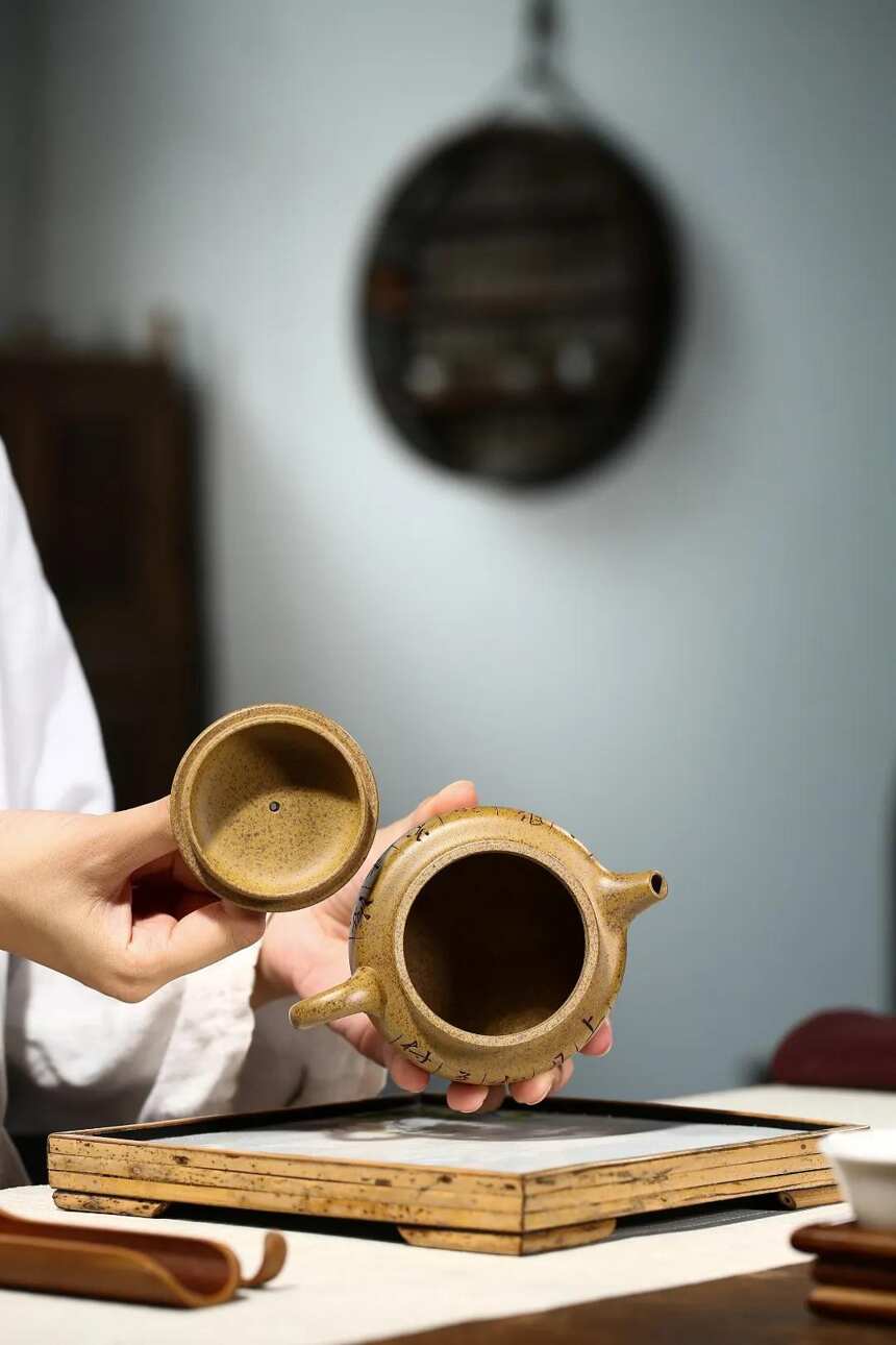 「德钟」范磊（国助理工艺美术师）宜兴原矿紫砂茶壶