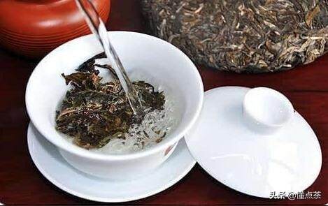 普洱茶的饼茶该怎样敲碎？