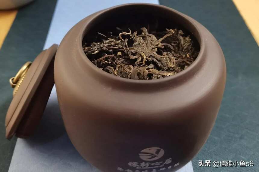 辨别普洱茶里的“香气密码”，成为闻香识茶的高手，记得收藏