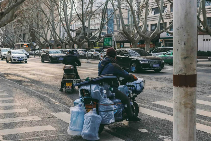 复工后的郑州，正在苏醒