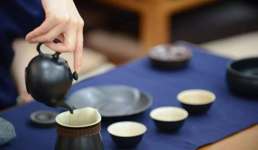 公道杯：茶德君子，但见公道