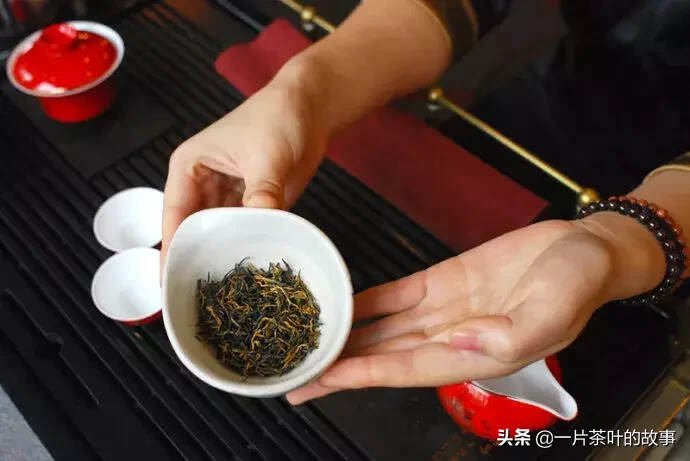 同样的茶，下雨天泡，为何不香了？