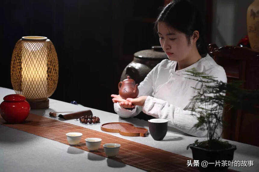 女子要学会喝茶，让茶的芳香沁入心灵