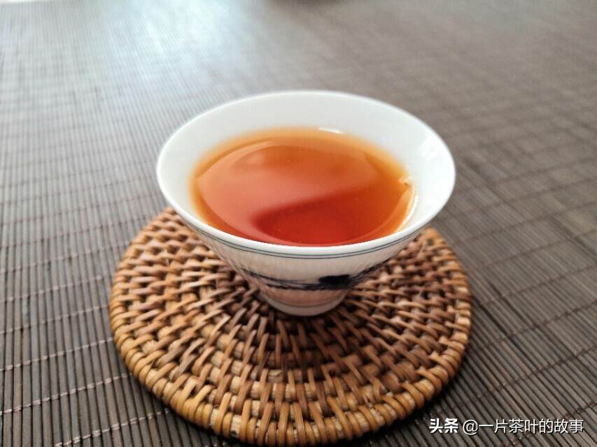 红茶为何不可以用100度的沸水冲泡呢？