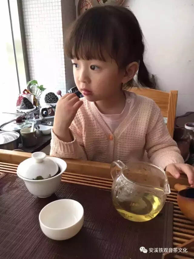 萌翻了：冬天泡茶的正确姿势