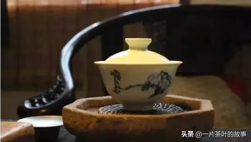 泡茶本是件很简单的事情，但在茶道中，则简而不俗