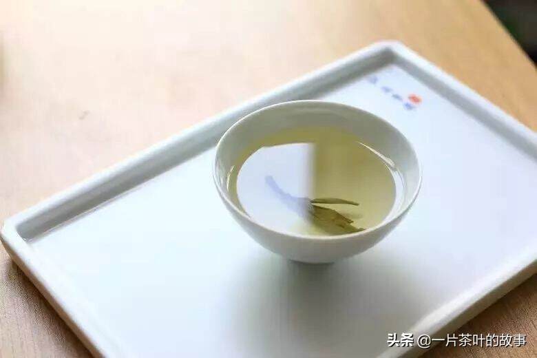 茶叶加工中，造成色泽差异的原因有哪些？