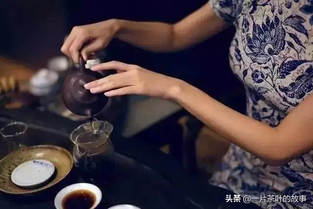 爱茶穿旗袍的女人，韵味必然是不同