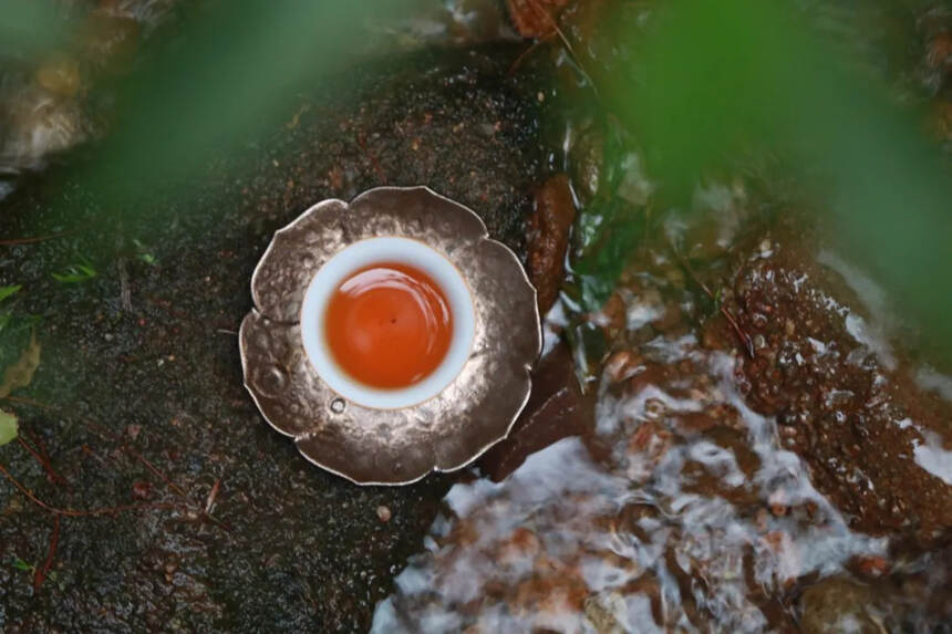 连雨不知春去，一晴方觉夏深