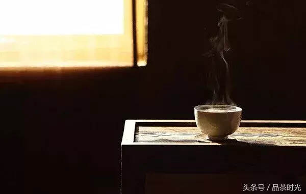 品茶时光｜一痕芭蕉绿，半盏旧茶香