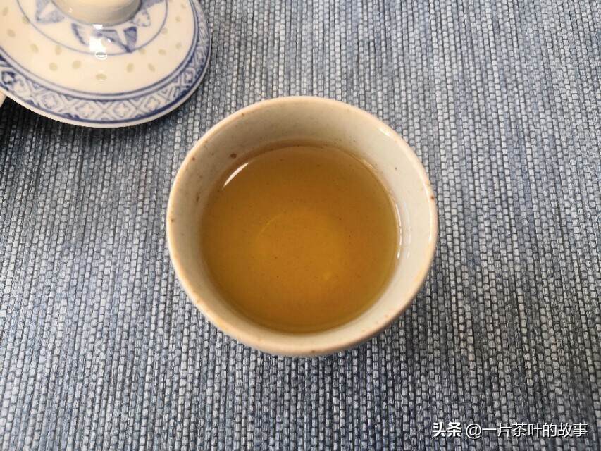 雪片茶历经冬季寒风锤炼，造就茶香飘扬，众人喜爱