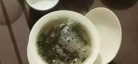 泡茶时的泡沫究竟是什么？是农药残留物？