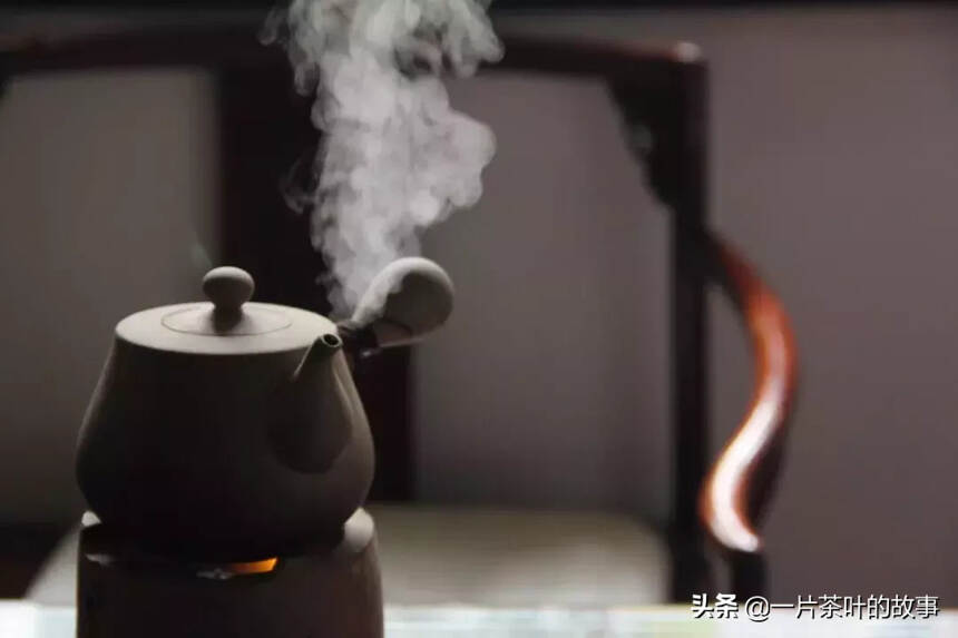 人到中年，半卷闲书一壶茶