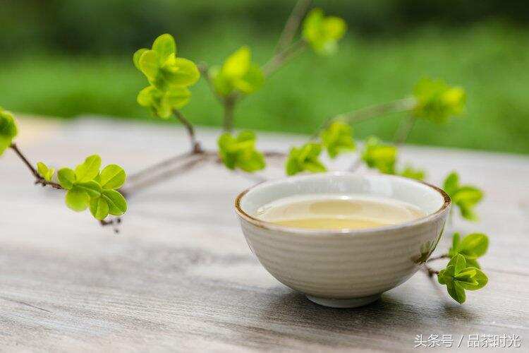 为什么雨天泡茶香气弱？