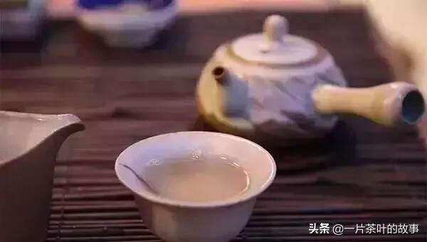 品茶很多时候是一种偷闲，一场相逢一缕笑容