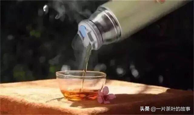 保温杯泡茶泡出重金属？是真的吗？