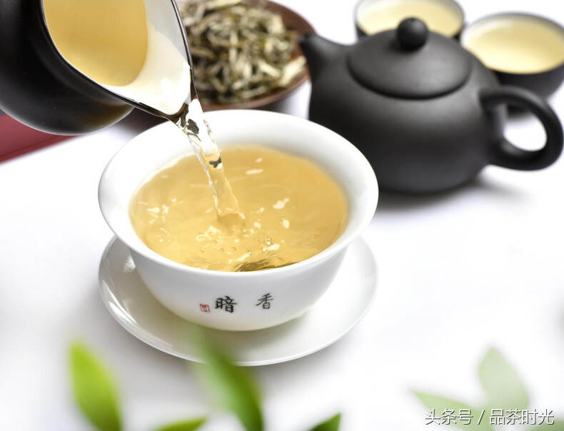 品茶时光｜泡茶是先放茶叶还是先倒水吗？