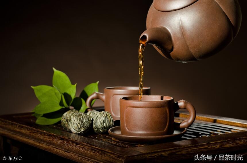 品茶时光｜茶倒七分，是人生的一门哲学